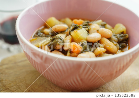 ミネストローネ 野菜と豆のスープ イタリア家庭料理 ミネストローネ 野菜と豆のスープ イタリア家庭料理 135522398