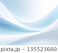 パステル色が広がる清潔感ある抽象的な波模様背景 135523660