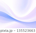 パステル色が広がる清潔感ある抽象的な波模様背景 135523663