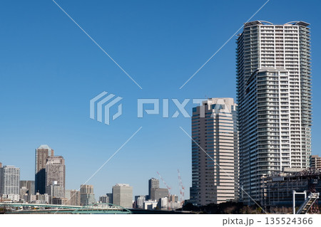 豊洲から春海橋方面の高層マンションを見た風景 135524366