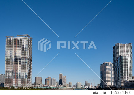 豊洲から春海橋方面の高層マンションを見た風景　東京ベイエリア 135524368