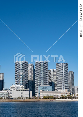 築地から晴海方面の高層マンション群を見た風景　東京ベイエリア 135524412