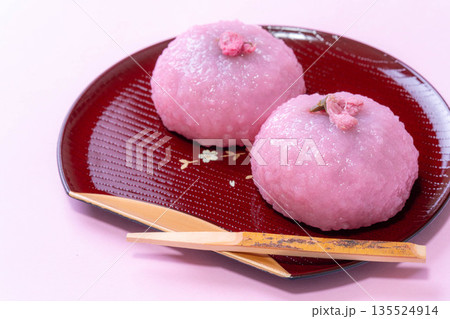 【春素材】桜餅・関西風桜餅・道明寺【食べ物素材】 【春素材】桜餅・関西風桜餅・道明寺【食べ物素材】 135524914