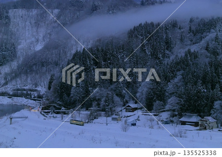雪景色の飯山線 135525338