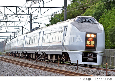 高崎線 本庄-岡部 JR東日本 651系1000番台 OM202編成(大宮) 草津 高崎線 本庄-岡部 JR東日本 651系1000番台 OM202編成(大宮) 草津 135525496