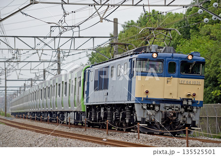 高崎線　本庄－岡部　JR東日本　EF64-1031（長岡）＋E235系0番台　トウ26　配給 135525501