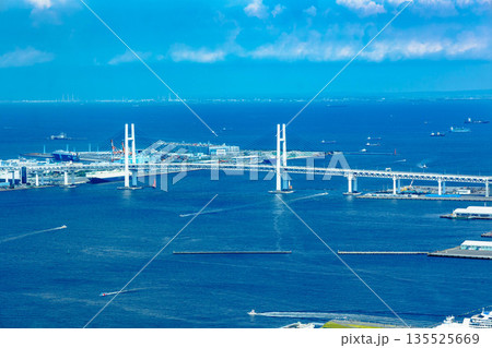 ランドマークタワーから見下ろした横浜街 ランドマークタワーから見下ろした横浜街 135525669