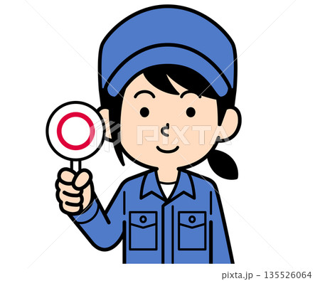 マル札を持つシンプルな作業員の女性 135526064