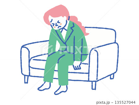 仕事に疲れてソファで力尽きる女性_色 仕事に疲れてソファで力尽きる女性_色 135527044