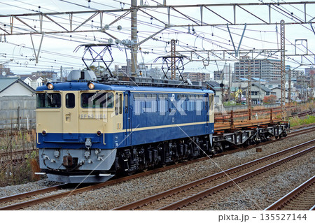 東海道本線　相模貨物　JR東日本　EF65-1104（田端）＋短尺レールチキ　相模貨物工臨 135527144