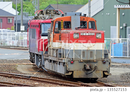 東海道本線 相模貨物 JR貨物 DE11-2003(新鶴見)+EH500-901(仙台) 東海道本線 相模貨物 JR貨物 DE11-2003(新鶴見)+EH500-901(仙台) 135527153