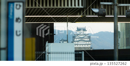 姫路駅から見える世界文化遺産で国宝の姫路城 135527262