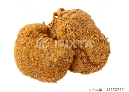 透明背景（png）にきな粉をまぶしたわらび餅 135527404