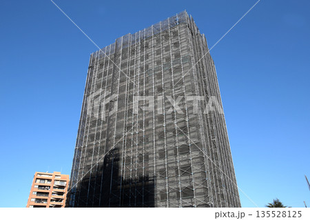 マンションの大規模修繕工事 マンションの大規模修繕工事 135528125