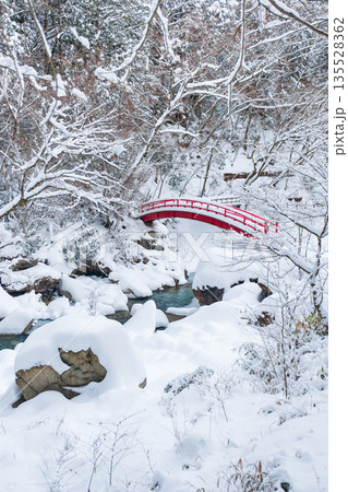 夕森渓谷（冬）：もみじ橋 135528362