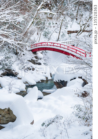 夕森渓谷（冬）：もみじ橋 135528363