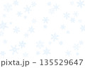 手描きの雪の結晶の背景素材 135529647