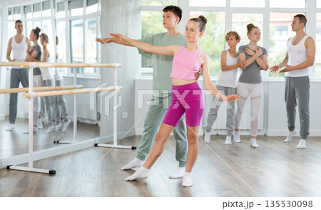Ballet training for teenagers in a ballet studio under the guidance of choreographer 135530098