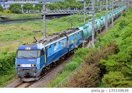 東海道本線　東高島－桜木町　JR貨物　EH200-5（高崎） 135530636