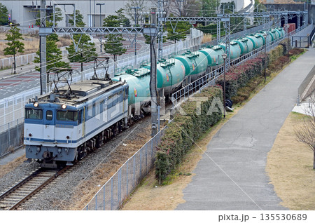 東海道本線　桜木町－東高島　JR貨物　EF65-2095（新鶴見） 135530689
