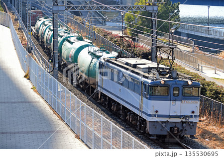 東海道本線　桜木町－東高島　JR貨物　EF65-2094（新鶴見） 135530695
