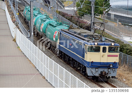 東海道本線　桜木町－東高島　JR貨物　EF65-2139（新鶴見） 135530698