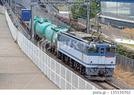 東海道本線　桜木町－東高島　JR貨物　EF65-2087（新鶴見） 135530702