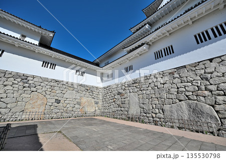 越中国「富山城」 晴天の天守閣と堀・石垣の様子 越中国「富山城」 晴天の天守閣と堀・石垣の様子 135530798