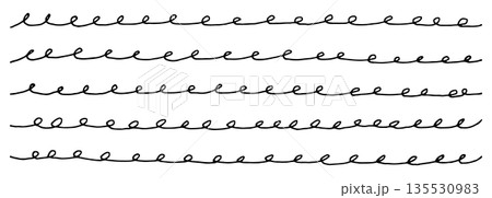 落書き風の螺旋ループ:ゆるい手書きのベクター線画 落書き風の螺旋ループ:ゆるい手書きのベクター線画 135530983