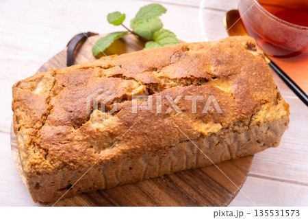 オートミールとりんごのケーキ 135531573
