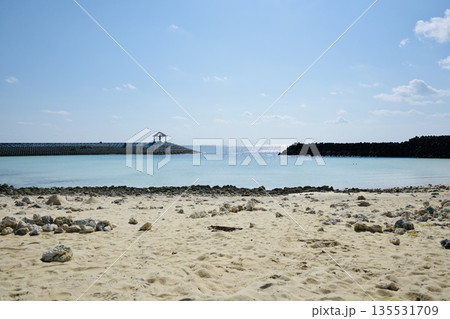 古宇利島から見た橋 135531709