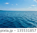 青い海 135531857