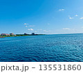青い空と海 135531860
