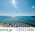 美しい海と太陽 135531886