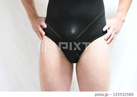 競泳水着の男性 競泳水着の男性 135532560