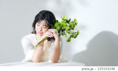 女性の美容・ファッションイメージ 135533246