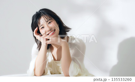 女性の美容・ファッションイメージ 135533260