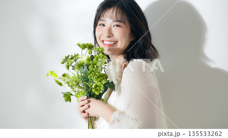 女性の美容・ファッションイメージ 135533262