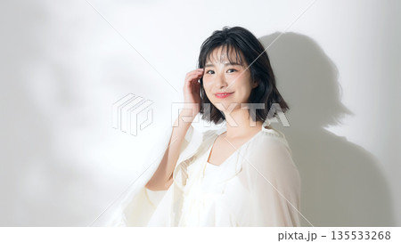 女性の美容・ファッションイメージ 女性の美容・ファッションイメージ 135533268