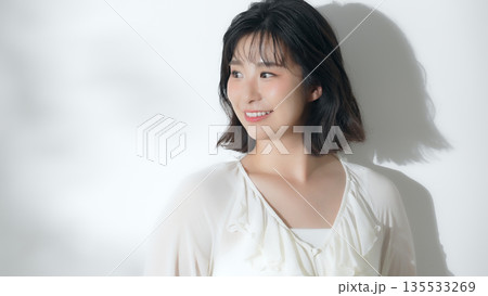 女性の美容・ファッションイメージ 女性の美容・ファッションイメージ 135533269