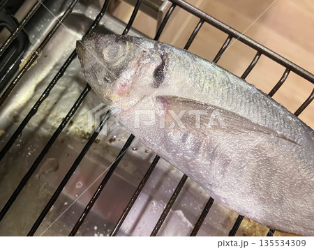 アジの塩焼き 135534309