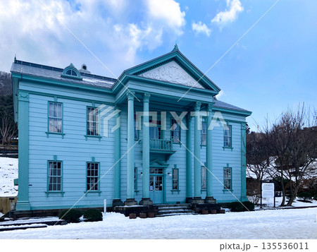 旧北海道庁函館支庁庁舎 正面 北海道函館市 雪 135536011