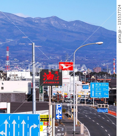 国道17号と赤城山 135537724