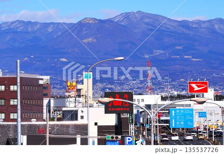 国道17号と赤城山 135537726