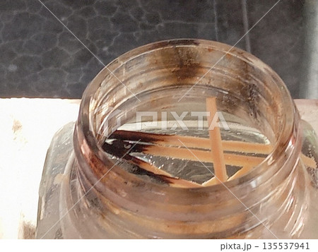 使い終わったマッチ棒 使い終わったマッチ棒 135537941