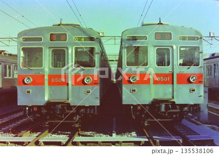 東急8500系、8509と8501の並び、長津田検車区、1980年1月6日 東急8500系、8509と8501の並び、長津田検車区、1980年1月6日 135538106