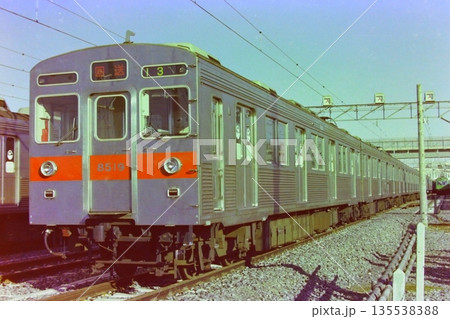 東急、8519‐8135‐8818‐8035‐8725‐8619の6両、1980年1月6日 135538388