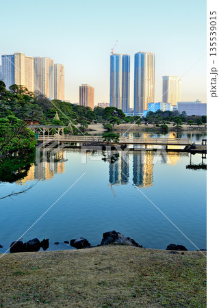 冬の浜離宮恩賜庭園 再開発が進む勝どき・豊海地区 冬の浜離宮恩賜庭園 再開発が進む勝どき・豊海地区 135539015