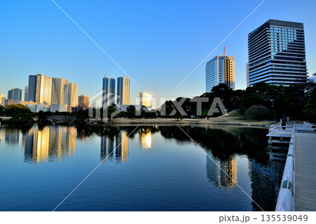冬の浜離宮恩賜庭園 再開発が進む勝どき・豊海地区 冬の浜離宮恩賜庭園 再開発が進む勝どき・豊海地区 135539049