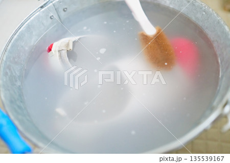 上履きのつけ置き洗い 上履きのつけ置き洗い 135539167